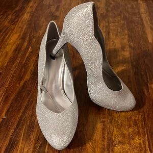 Fioni silver shimmer heels